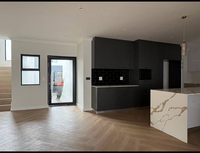 4 BEDROOM HOUSE FOR SALE IN SANDOWN